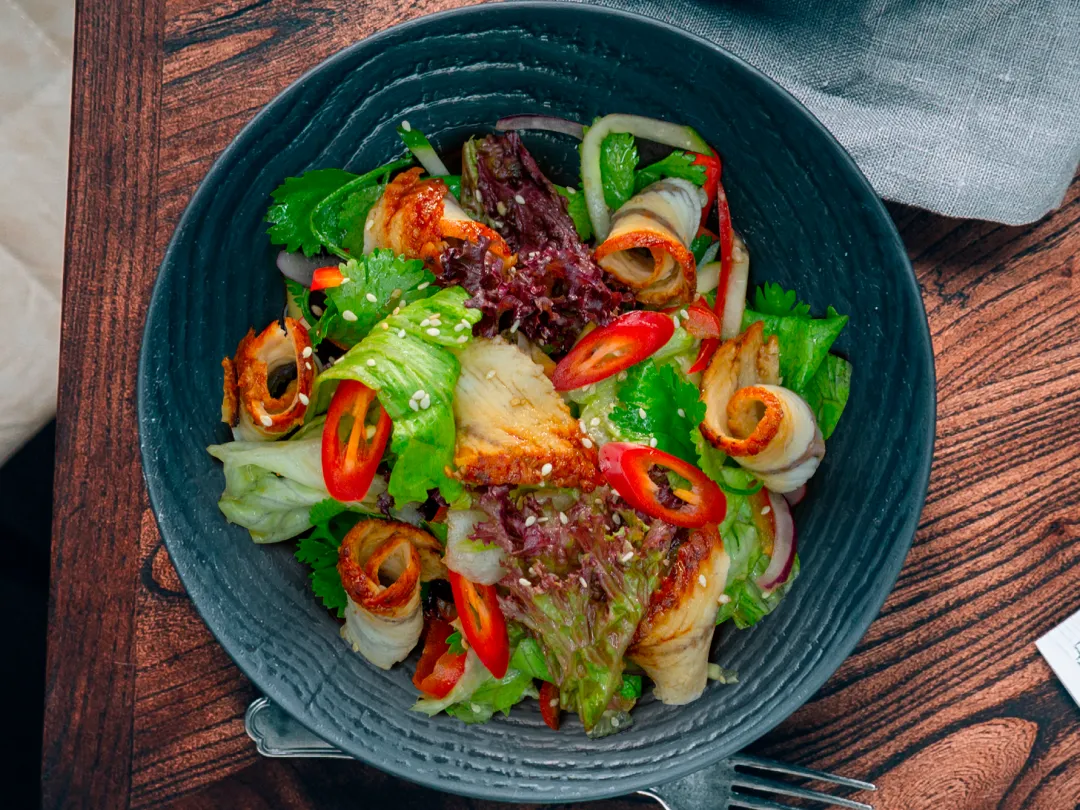 Салат с угрем