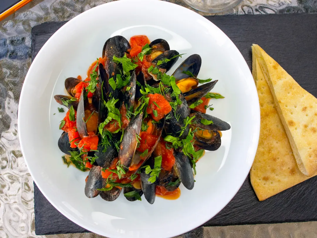 Мидии в томатном соусе