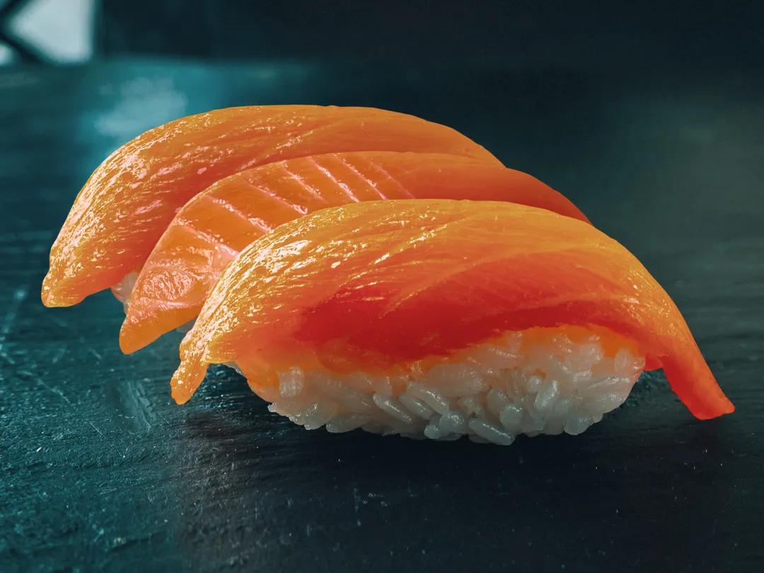 Суши с копченым лососем 3 шт